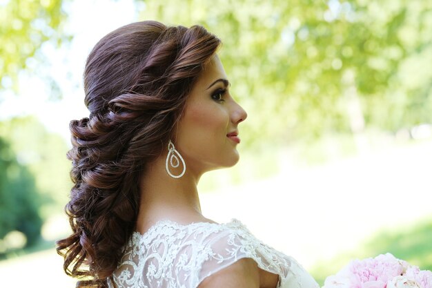 Des coiffures de mariage élégantes pour une allure époustouflante