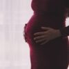 découvrez les techniques de massage prénatal spécialement conçues pour soulager les douleurs et l'inconfort pendant la grossesse. apprenez des méthodes sécuritaires et apaisantes pour favoriser le bien-être de la maman et du bébé.