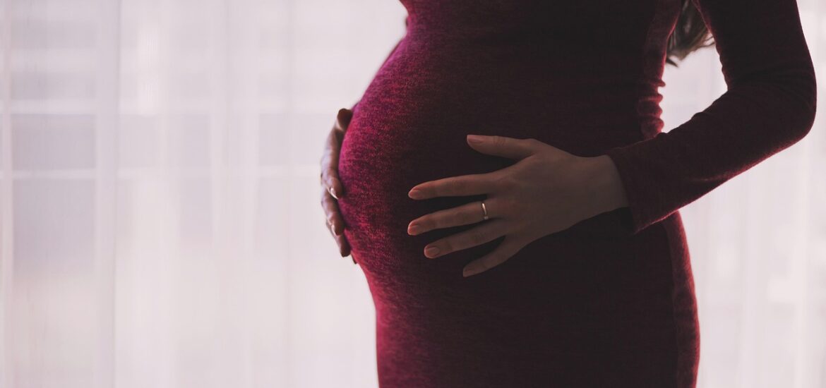découvrez les techniques de massage prénatal spécialement conçues pour soulager les douleurs et l'inconfort pendant la grossesse. apprenez des méthodes sécuritaires et apaisantes pour favoriser le bien-être de la maman et du bébé.